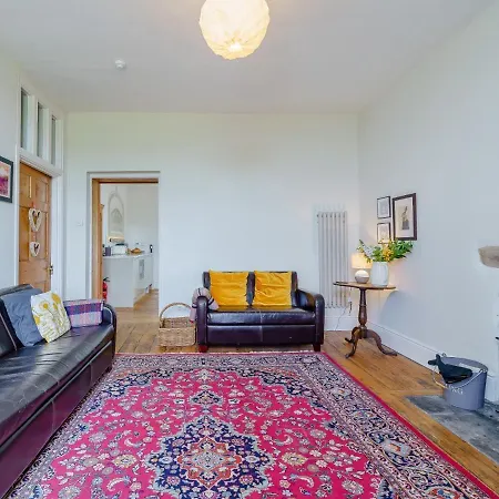Apartment 3 Bed In 75564