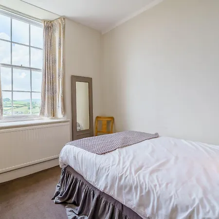 3 Bed In 75564 Apartment *