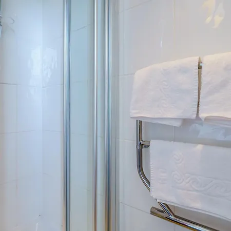 3 Bed In 75564 Appartement *